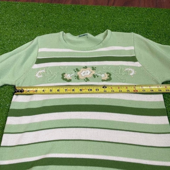 Vintage Women's M-L Green Embroidered Knitted Top Grandmacore Cottagecore - Picture 2 of 4